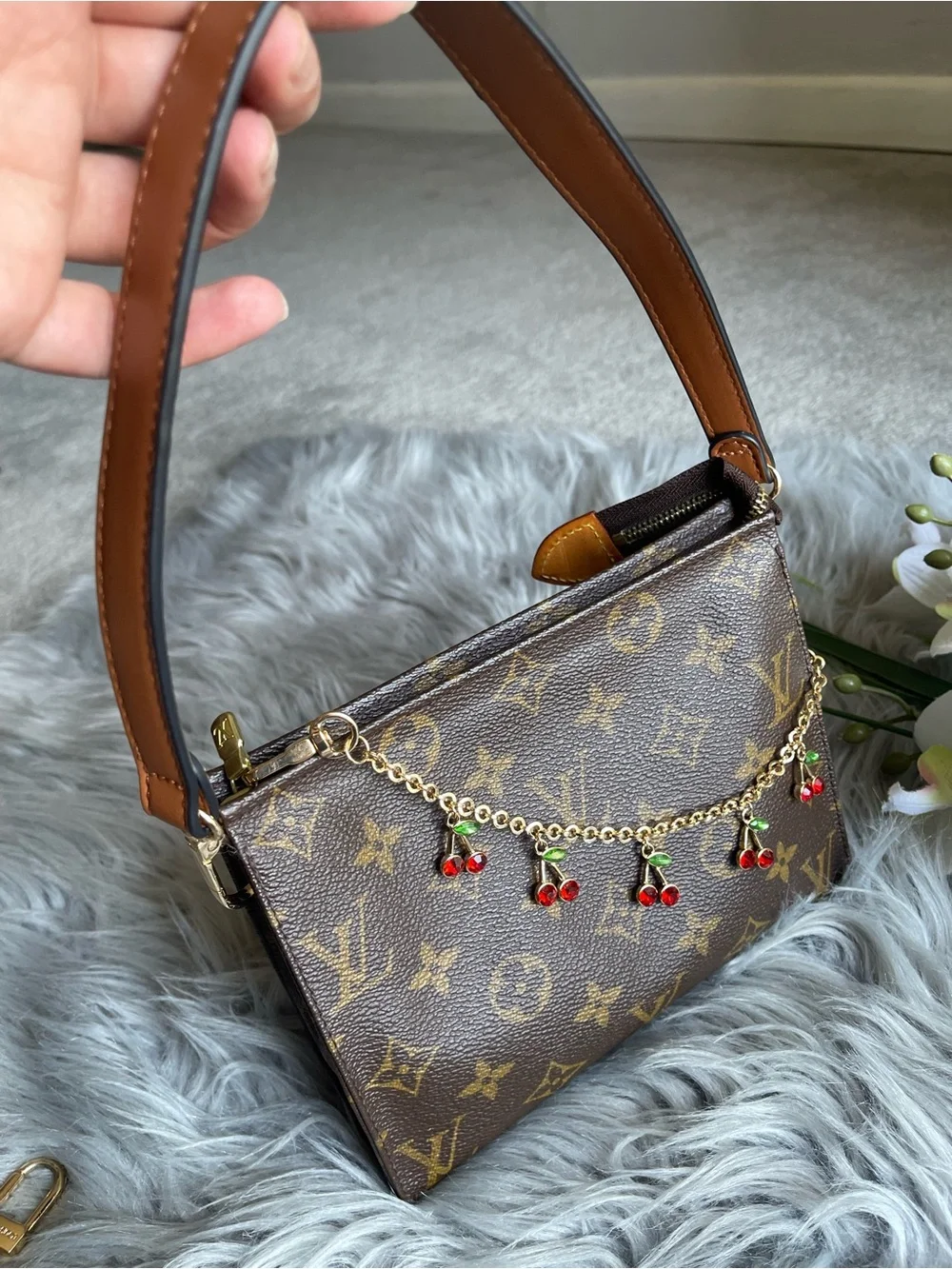 Authentic vintage Louis Vuitton monogram accesory toiletry pouch 19